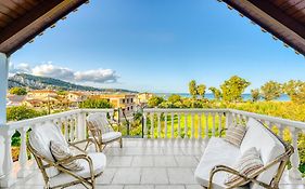 Rosa Seaview Loft